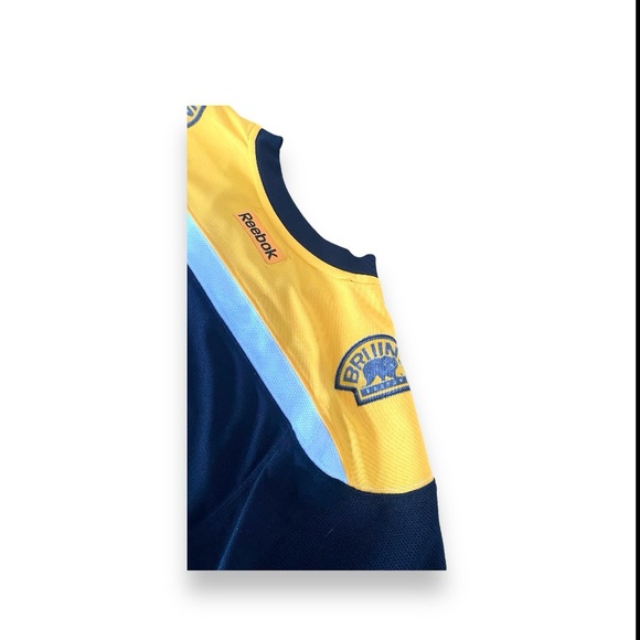 Boston Bruins NHL REEBOK Women’s Athletic Hockey Jersey - Picture 7 of 7